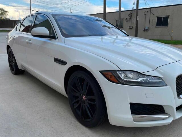 Белый Ягуар ХФ, объемом двигателя 3 л и пробегом 71 тыс. км за 14000 $, фото 1 на Automoto.ua