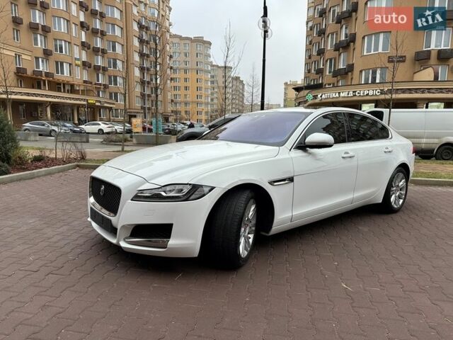 Белый Ягуар ХФ, объемом двигателя 2 л и пробегом 130 тыс. км за 16900 $, фото 1 на Automoto.ua