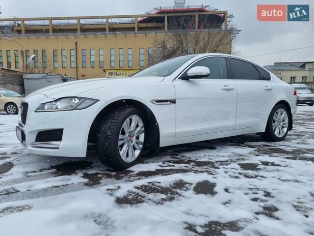 Белый Ягуар ХФ, объемом двигателя 2 л и пробегом 49 тыс. км за 23050 $, фото 1 на Automoto.ua