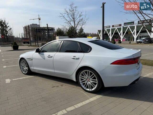 Белый Ягуар ХФ, объемом двигателя 2 л и пробегом 150 тыс. км за 17000 $, фото 1 на Automoto.ua