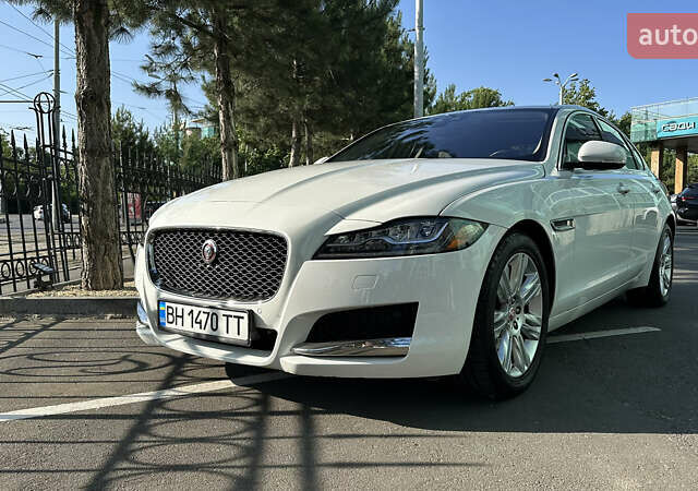 Белый Ягуар ХФ, объемом двигателя 3 л и пробегом 99 тыс. км за 16500 $, фото 1 на Automoto.ua