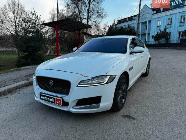Белый Ягуар ХФ, объемом двигателя 2 л и пробегом 125 тыс. км за 15490 $, фото 1 на Automoto.ua