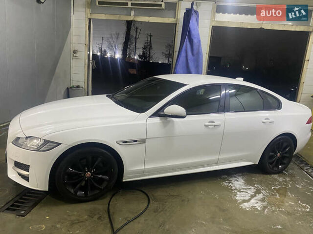 Белый Ягуар ХФ, объемом двигателя 2 л и пробегом 105 тыс. км за 18000 $, фото 1 на Automoto.ua