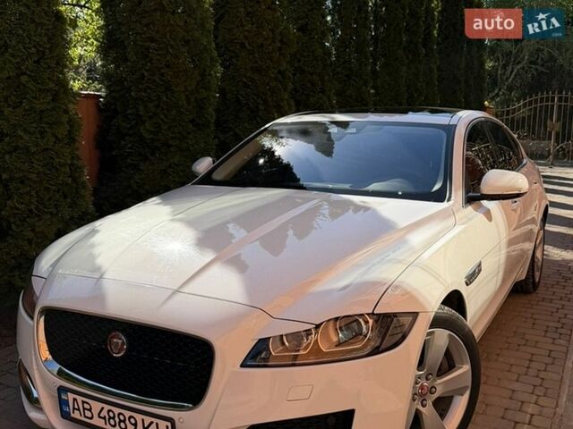 Белый Ягуар ХФ, объемом двигателя 2 л и пробегом 48 тыс. км за 22400 $, фото 1 на Automoto.ua