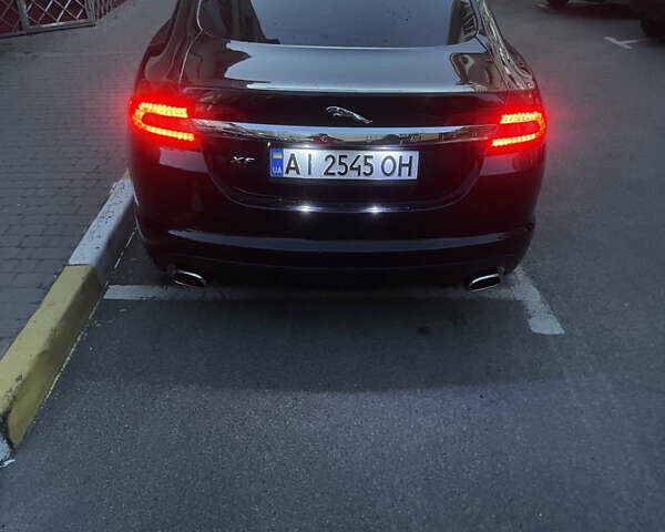 Черный Ягуар ХФ, объемом двигателя 2.72 л и пробегом 320 тыс. км за 8000 $, фото 1 на Automoto.ua