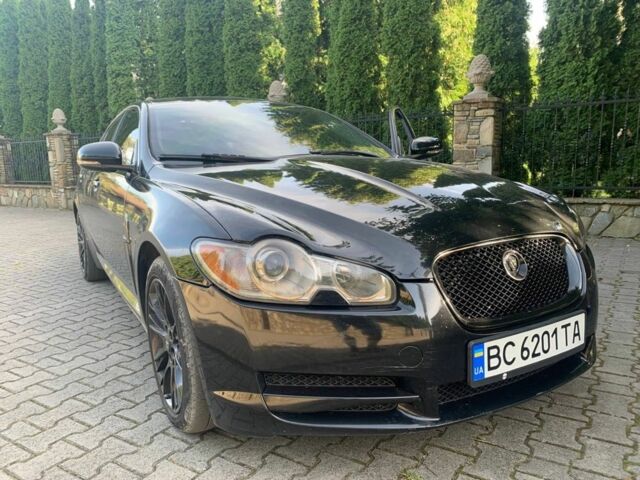 Черный Ягуар ХФ, объемом двигателя 3 л и пробегом 280 тыс. км за 12800 $, фото 1 на Automoto.ua