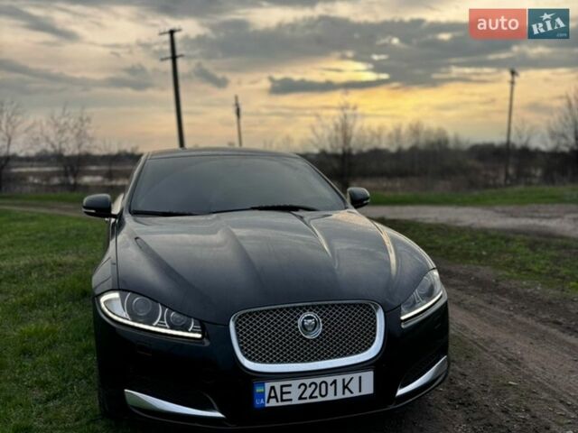 Черный Ягуар ХФ, объемом двигателя 2.97 л и пробегом 200 тыс. км за 10800 $, фото 1 на Automoto.ua