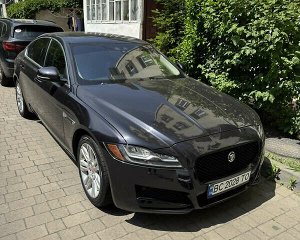 Черный Ягуар ХФ, объемом двигателя 3 л и пробегом 170 тыс. км за 14500 $, фото 1 на Automoto.ua
