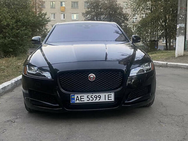 Черный Ягуар ХФ, объемом двигателя 3 л и пробегом 130 тыс. км за 19500 $, фото 1 на Automoto.ua