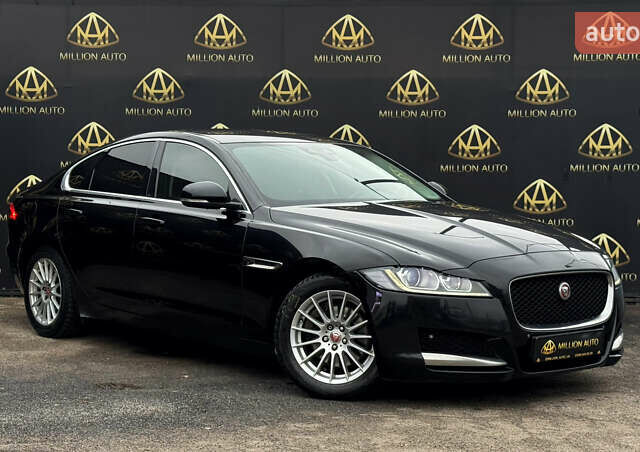 Черный Ягуар ХФ, объемом двигателя 2 л и пробегом 113 тыс. км за 17600 $, фото 1 на Automoto.ua