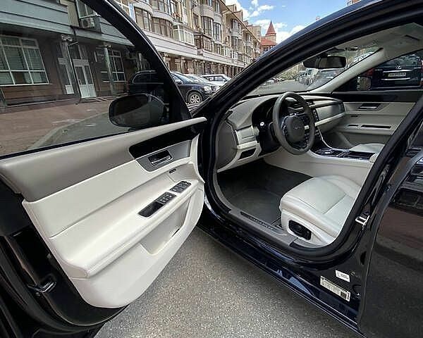 Черный Ягуар ХФ, объемом двигателя 3 л и пробегом 155 тыс. км за 18000 $, фото 1 на Automoto.ua