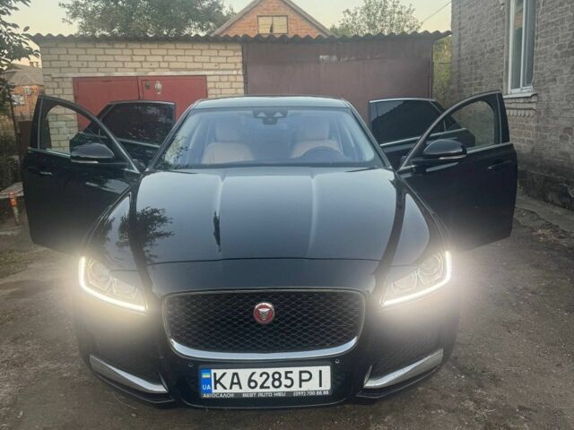 Черный Ягуар ХФ, объемом двигателя 2 л и пробегом 118 тыс. км за 23077 $, фото 1 на Automoto.ua