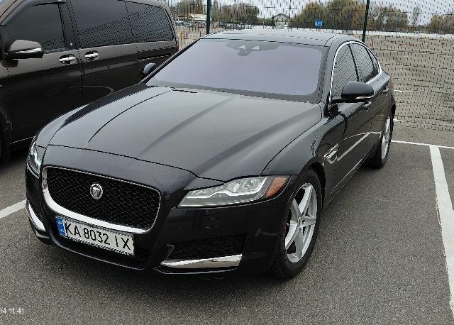 Черный Ягуар ХФ, объемом двигателя 2 л и пробегом 141 тыс. км за 17324 $, фото 1 на Automoto.ua