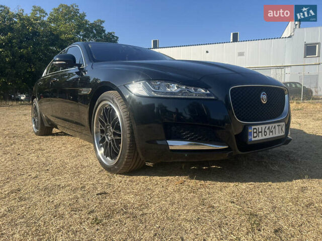 Черный Ягуар ХФ, объемом двигателя 2 л и пробегом 170 тыс. км за 24500 $, фото 1 на Automoto.ua