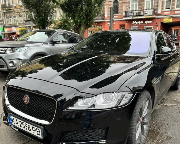 Черный Ягуар ХФ, объемом двигателя 2 л и пробегом 53 тыс. км за 24500 $, фото 1 на Automoto.ua