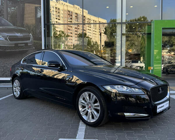Черный Ягуар ХФ, объемом двигателя 2 л и пробегом 100 тыс. км за 26000 $, фото 1 на Automoto.ua