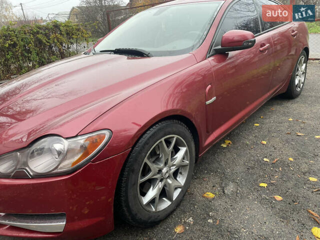 Красный Ягуар ХФ, объемом двигателя 4.2 л и пробегом 100 тыс. км за 9500 $, фото 1 на Automoto.ua