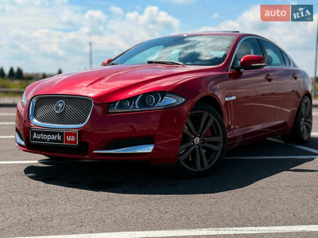 Красный Ягуар ХФ, объемом двигателя 3 л и пробегом 160 тыс. км за 16540 $, фото 1 на Automoto.ua