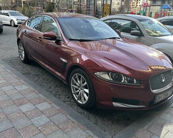 Красный Ягуар ХФ, объемом двигателя 2 л и пробегом 137 тыс. км за 14000 $, фото 1 на Automoto.ua