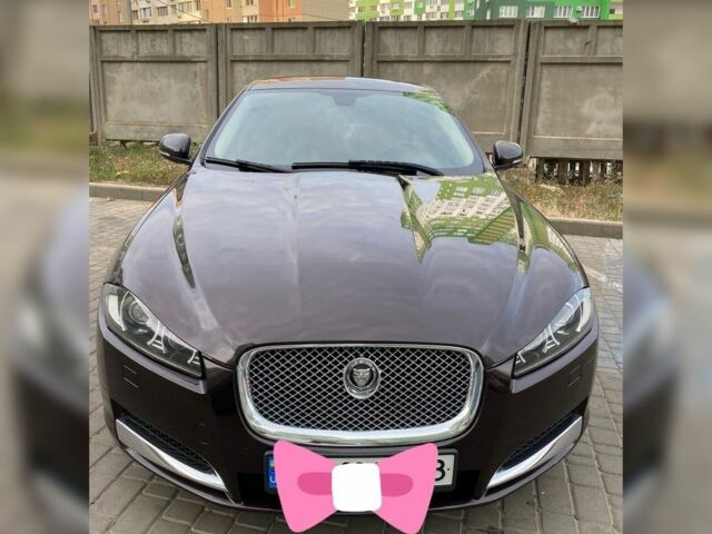 Красный Ягуар ХФ, объемом двигателя 2 л и пробегом 180 тыс. км за 12100 $, фото 1 на Automoto.ua