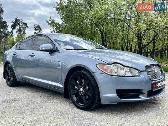 Серый Ягуар ХФ, объемом двигателя 2.97 л и пробегом 141 тыс. км за 10700 $, фото 1 на Automoto.ua