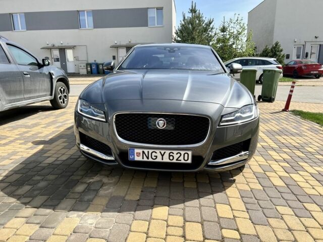 Серый Ягуар ХФ, объемом двигателя 0 л и пробегом 125 тыс. км за 14017 $, фото 1 на Automoto.ua