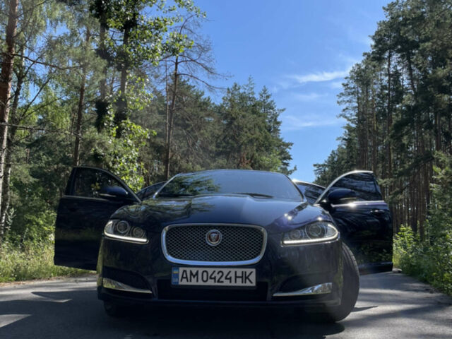 Синий Ягуар ХФ, объемом двигателя 2.2 л и пробегом 148 тыс. км за 18500 $, фото 1 на Automoto.ua