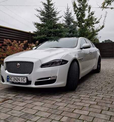 Білий Ягуар Ікс Джей, об'ємом двигуна 3 л та пробігом 75 тис. км за 34900 $, фото 1 на Automoto.ua