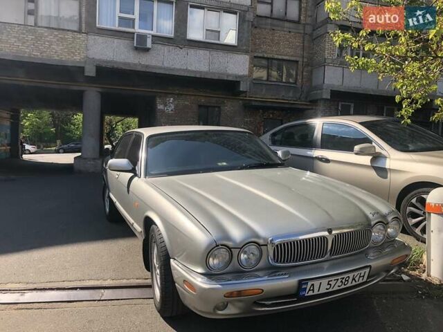 Сірий Ягуар Ікс Джей, об'ємом двигуна 3.3 л та пробігом 216 тис. км за 14000 $, фото 1 на Automoto.ua