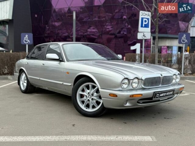 Серый Ягуар Икс Джей, объемом двигателя 3.2 л и пробегом 220 тыс. км за 10990 $, фото 1 на Automoto.ua