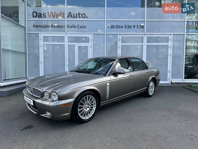 Сірий Ягуар Ікс Джей, об'ємом двигуна 4.2 л та пробігом 74 тис. км за 36000 $, фото 1 на Automoto.ua