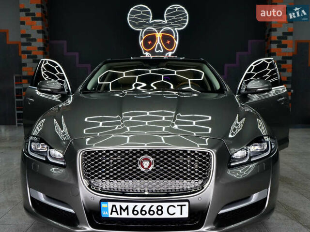Ягуар Икс Джей 2017 в Житомире на Automoto.ua Серый Ягуар Икс Джей, объемом двигателя 3 л и пробегом 169 тыс. км за 22000 $, фото 1 на Automoto.ua