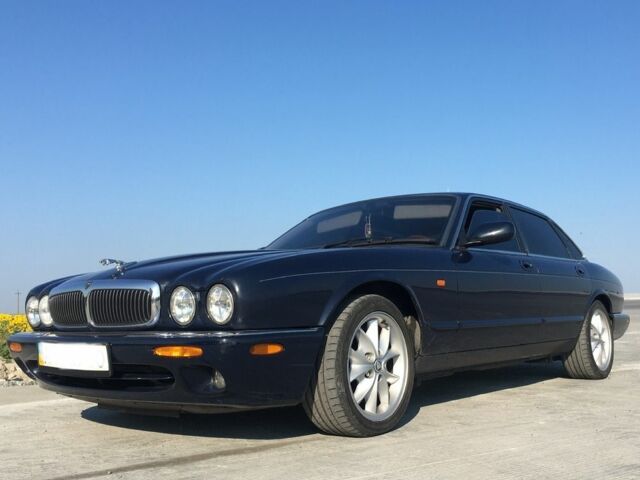 Синий Ягуар Икс Джей, объемом двигателя 0 л и пробегом 1 тыс. км за 15500 $, фото 1 на Automoto.ua