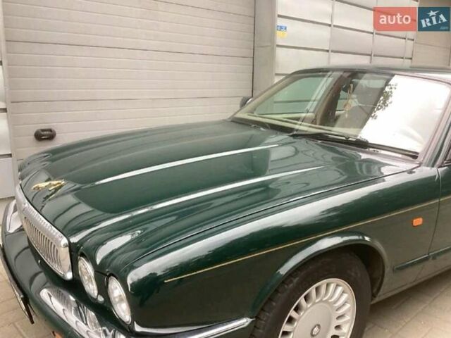 Зеленый Ягуар Икс Джей, объемом двигателя 3.2 л и пробегом 198 тыс. км за 17200 $, фото 1 на Automoto.ua