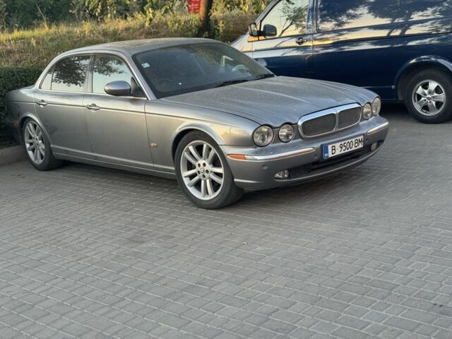 Сірий Ягуар ХДЖ8, об'ємом двигуна 4.2 л та пробігом 98 тис. км за 2200 $, фото 1 на Automoto.ua