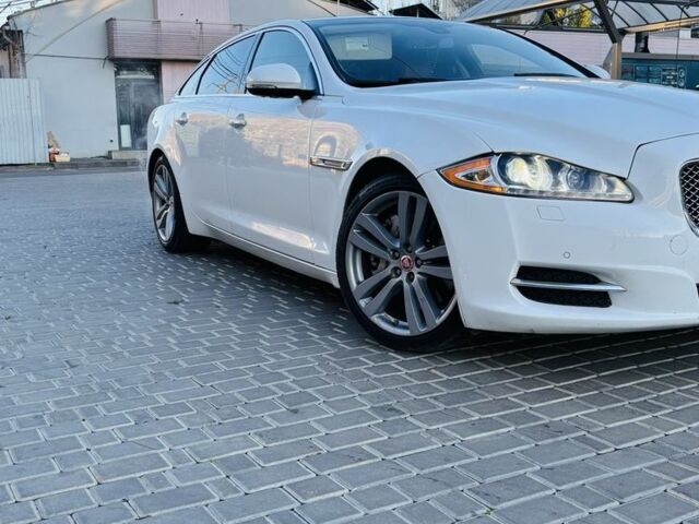 Белый Ягуар XJL, объемом двигателя 3 л и пробегом 133 тыс. км за 21000 $, фото 1 на Automoto.ua