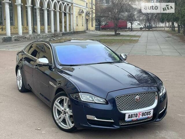 Синій Ягуар XJL, об'ємом двигуна 3 л та пробігом 95 тис. км за 30990 $, фото 1 на Automoto.ua