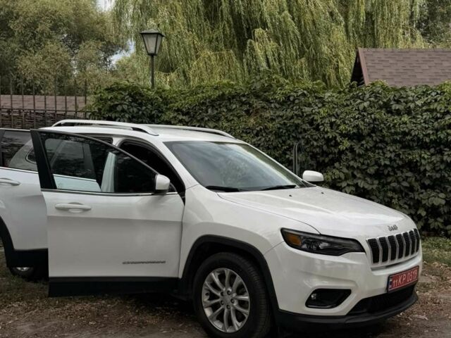 Білий Джип Cherokee, об'ємом двигуна 2 л та пробігом 135 тис. км за 13496 $, фото 1 на Automoto.ua