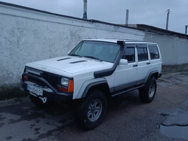 Белый Джип Чероки, объемом двигателя 4 л и пробегом 250 тыс. км за 6400 $, фото 1 на Automoto.ua