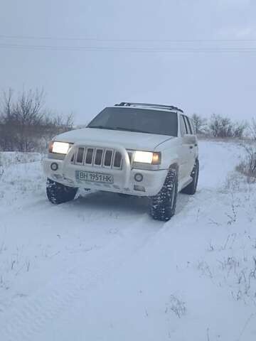 Білий Джип Cherokee, об'ємом двигуна 4 л та пробігом 200 тис. км за 5300 $, фото 1 на Automoto.ua