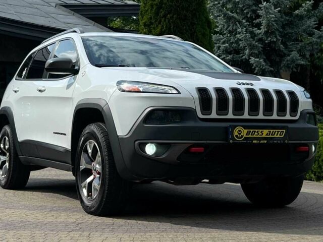 Білий Джип Cherokee, об'ємом двигуна 3.2 л та пробігом 273 тис. км за 11900 $, фото 1 на Automoto.ua