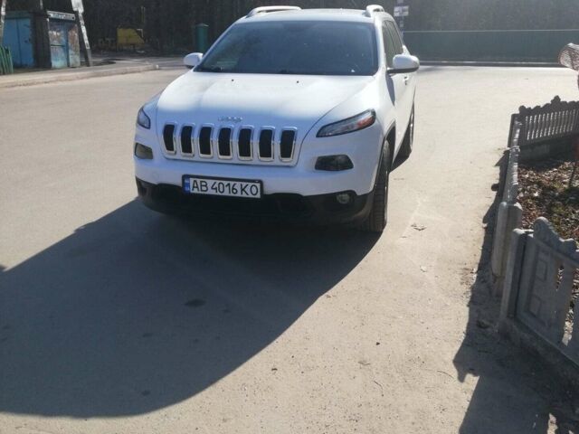 Білий Джип Cherokee, об'ємом двигуна 2.36 л та пробігом 120 тис. км за 14000 $, фото 1 на Automoto.ua