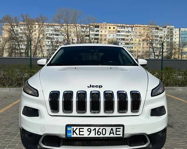 Белый Джип Чероки, объемом двигателя 2.36 л и пробегом 295 тыс. км за 13000 $, фото 1 на Automoto.ua