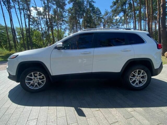 Белый Джип Чероки, объемом двигателя 2.4 л и пробегом 155 тыс. км за 298 $, фото 1 на Automoto.ua