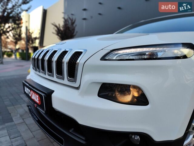 Білий Джип Cherokee, об'ємом двигуна 2 л та пробігом 294 тис. км за 10990 $, фото 1 на Automoto.ua
