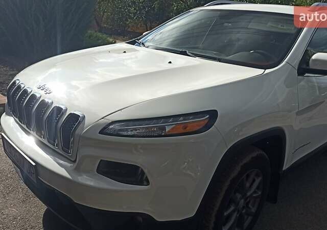 Білий Джип Cherokee, об'ємом двигуна 2.36 л та пробігом 80 тис. км за 13800 $, фото 1 на Automoto.ua