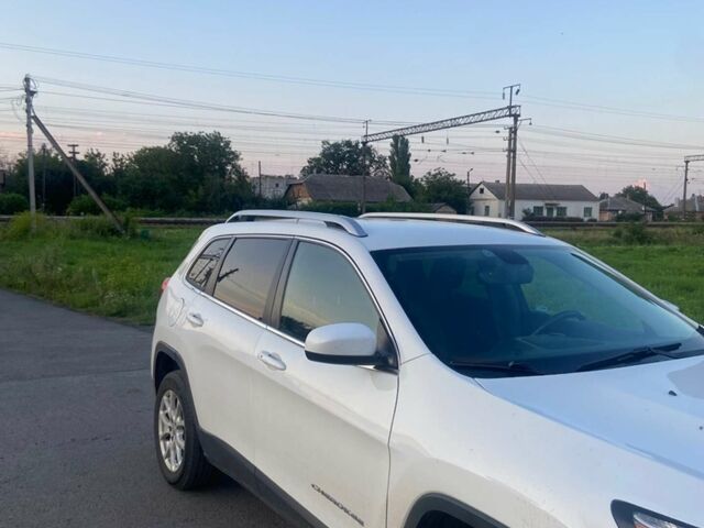 Білий Джип Cherokee, об'ємом двигуна 3.24 л та пробігом 284 тис. км за 12000 $, фото 1 на Automoto.ua