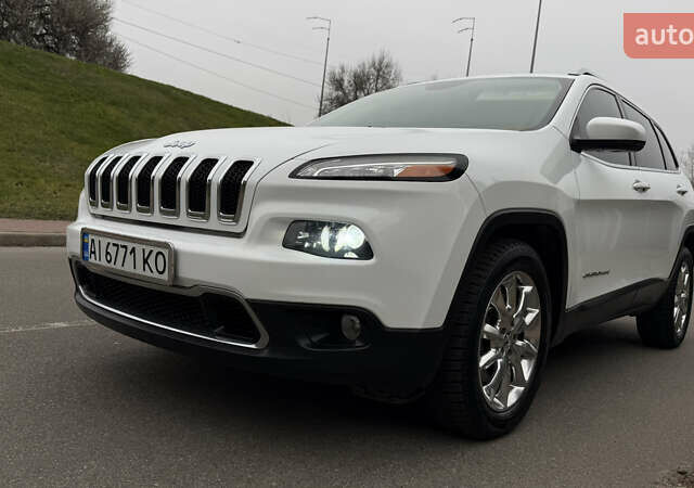 Белый Джип Чероки, объемом двигателя 2.36 л и пробегом 170 тыс. км за 13200 $, фото 1 на Automoto.ua