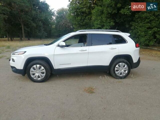 Білий Джип Cherokee, об'ємом двигуна 2.4 л та пробігом 202 тис. км за 12200 $, фото 1 на Automoto.ua