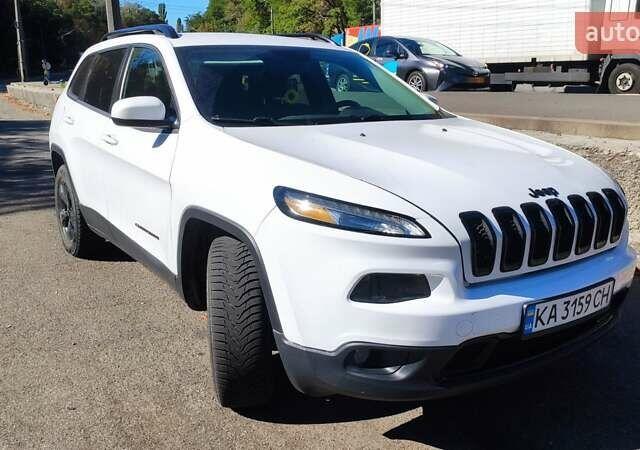 Белый Джип Чероки, объемом двигателя 2.4 л и пробегом 215 тыс. км за 12900 $, фото 1 на Automoto.ua